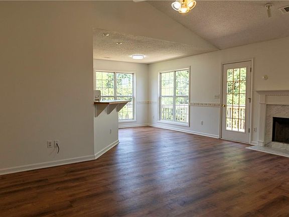 5th image of 120 Shenandoah Dr