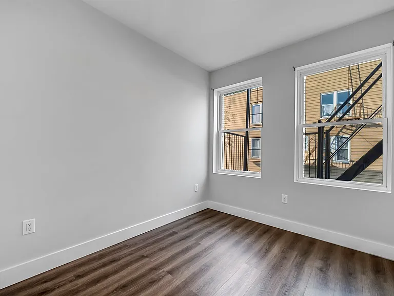 91 E 21st St #4 — Photo 7