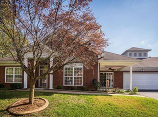 9605 McNeely Lake Dr, Louisville, KY 40229