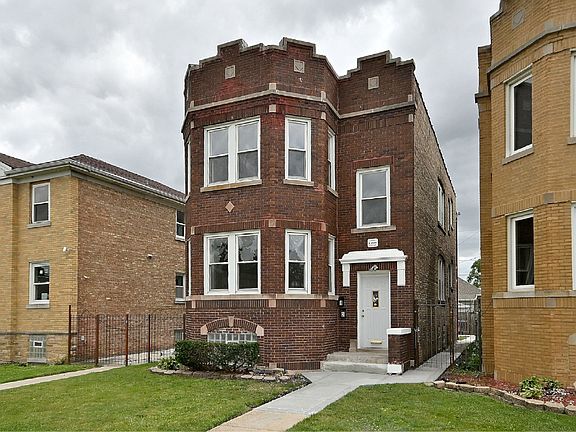 2nd image of 1651 N Melvina Ave