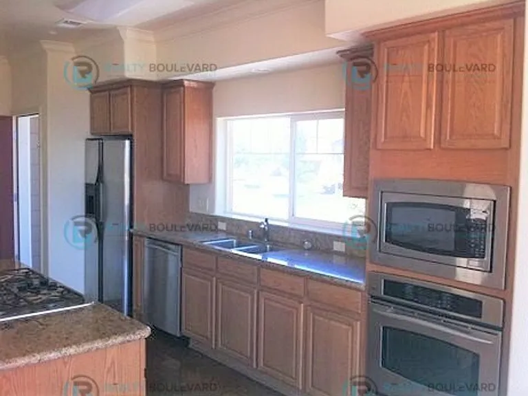 4007 Anthony James Ct — Photo 3