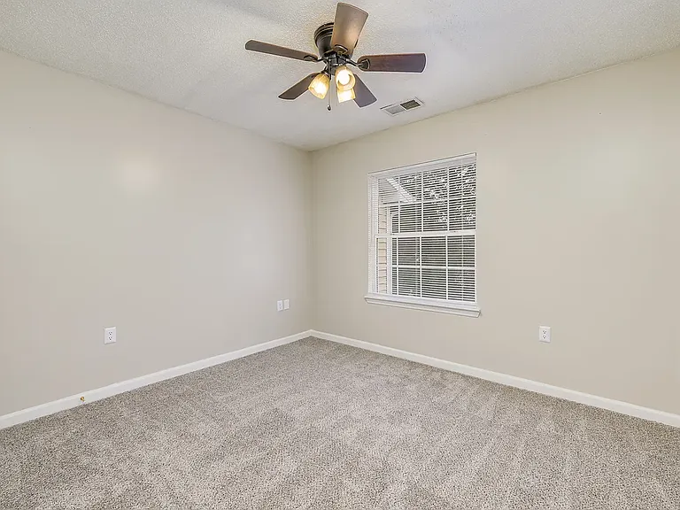 Griffith Commons Apartments — Photo 15