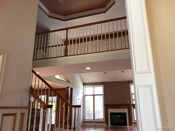 5th image of 110 Stoughton Ln