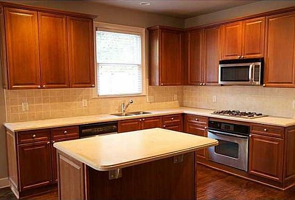 LARGE KITCHEN