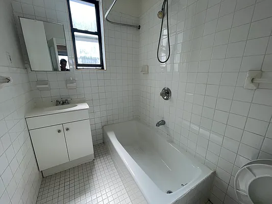 Rented by MQ Realty LLC | media 4