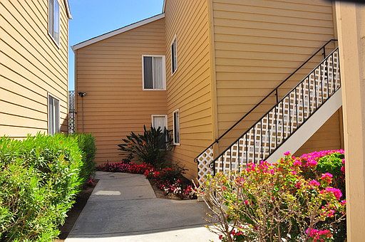 2nd image of 1068 N Broadway APT 219