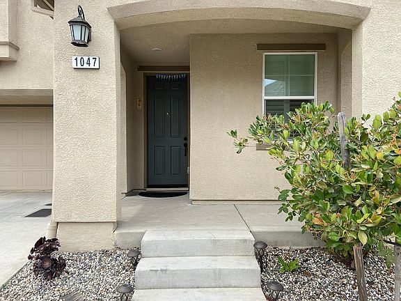 2nd image of 1047 Bridlewood Dr