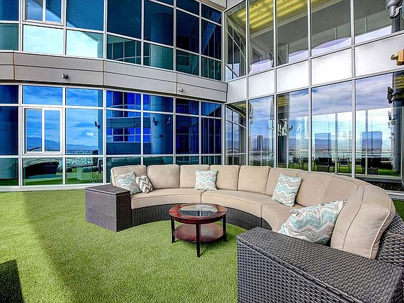 Private 1,400 sqft Terrace