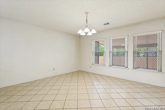 3 bed, 2.0 bath, 1633 sqft, $1,700 — Photo 4