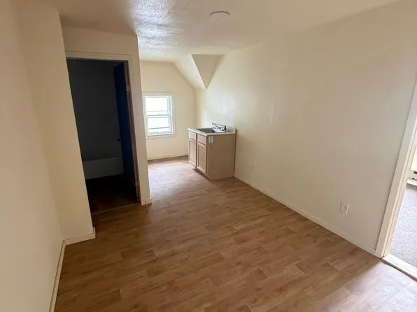 2423-2425 South 28th Street - 2425