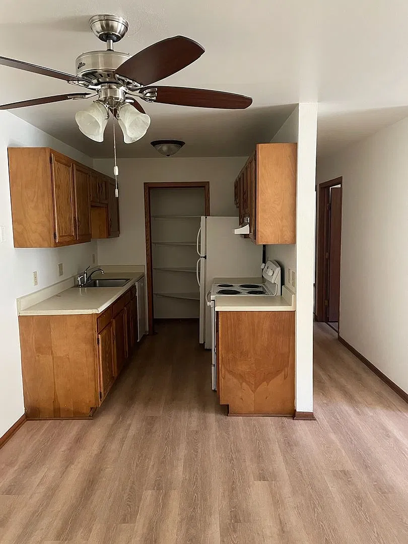Neat and Updated 2- Bedroom Apartment — Photo 3