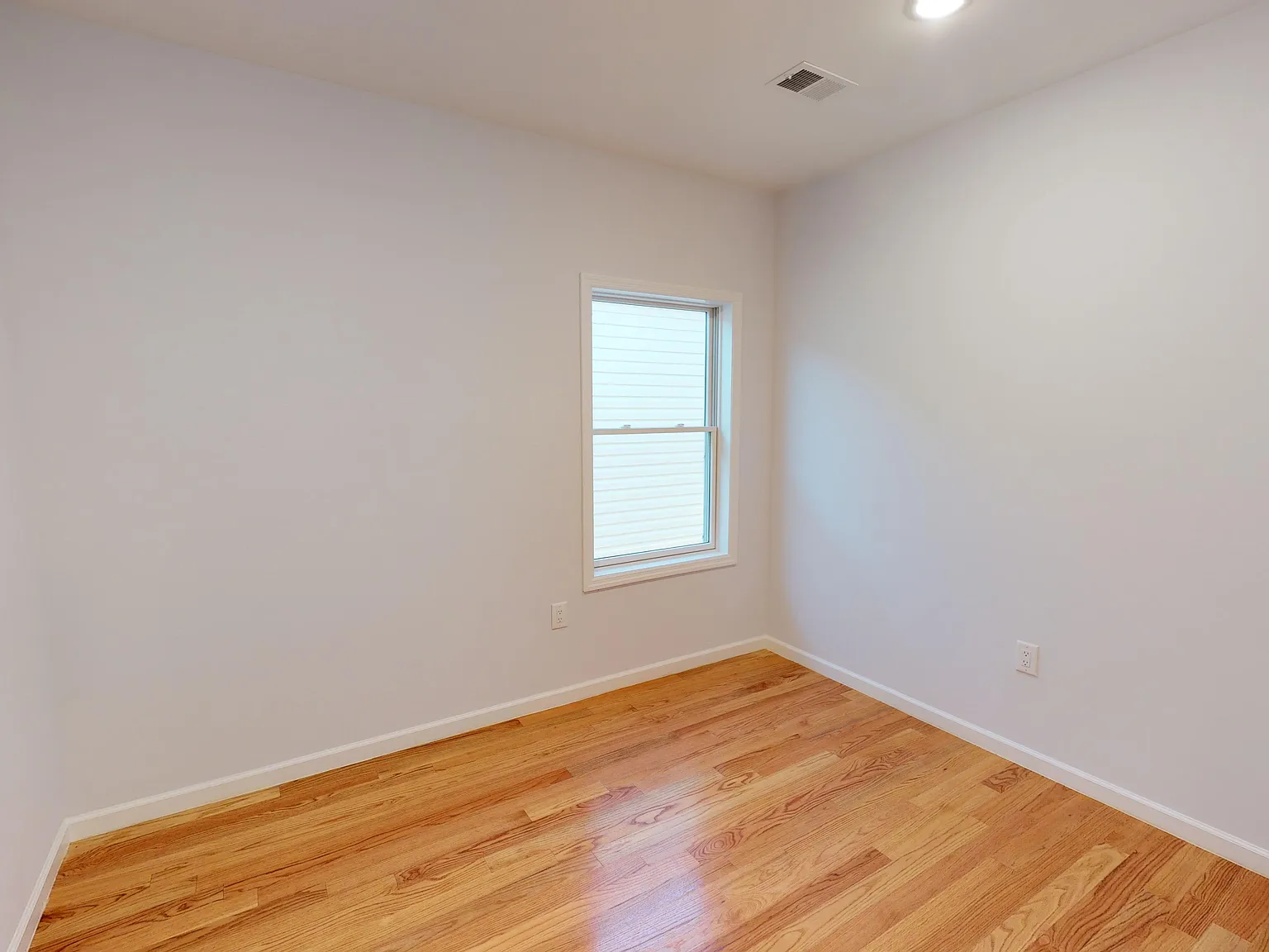 4 bed, $4,500 — Photo 3