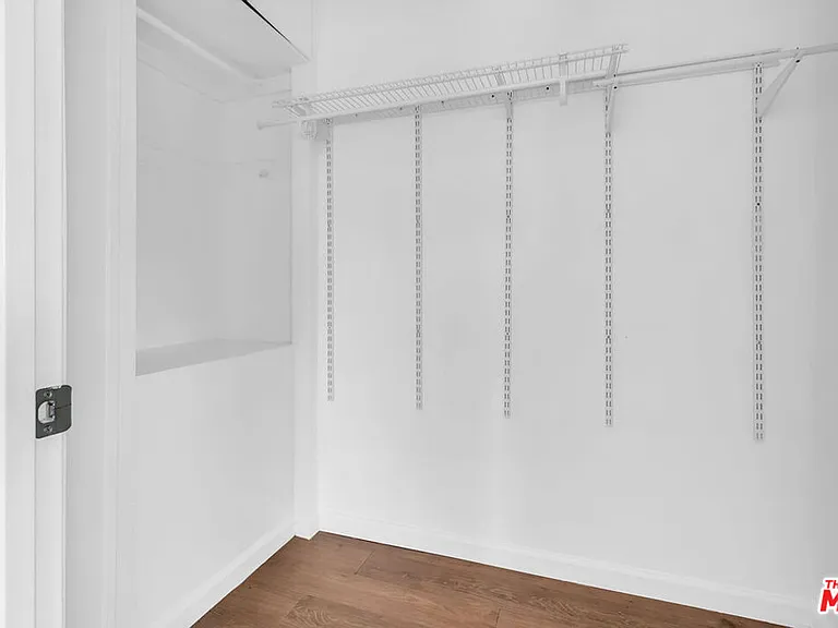8300 Blackburn Ave — Photo 23