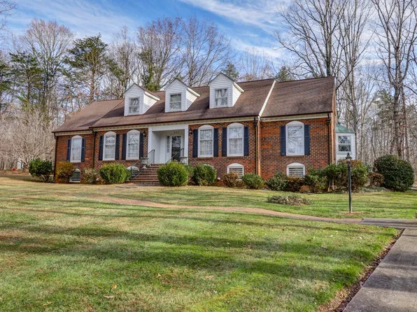 450 Wildwood Rd, Lynchburg, VA 24502
