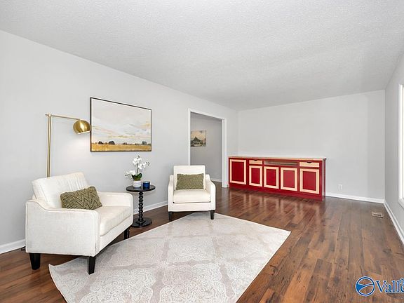 4th image of 2035 Cameron Rd SW