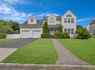 23 Brayton Ct S, South Setauket, NY 11720