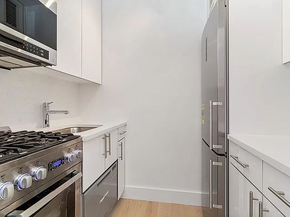 4th image of 211 E 53rd St APT 11M