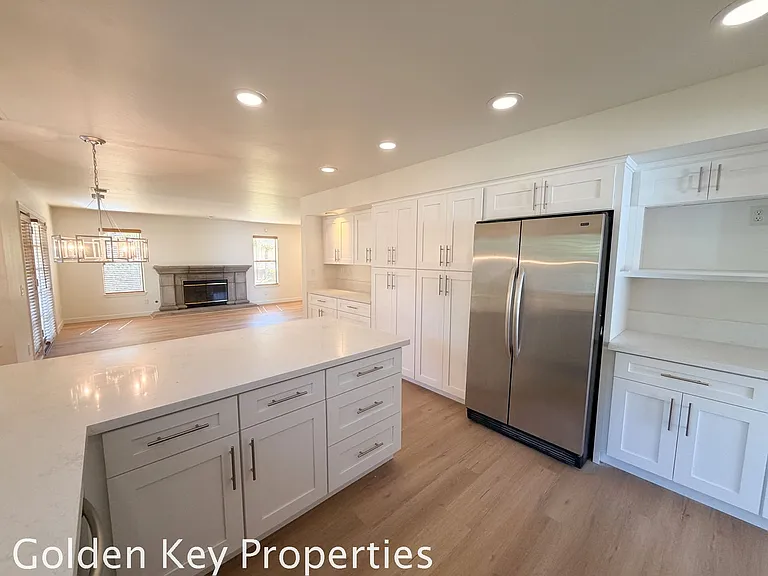 2230 Sara Way — Photo 8