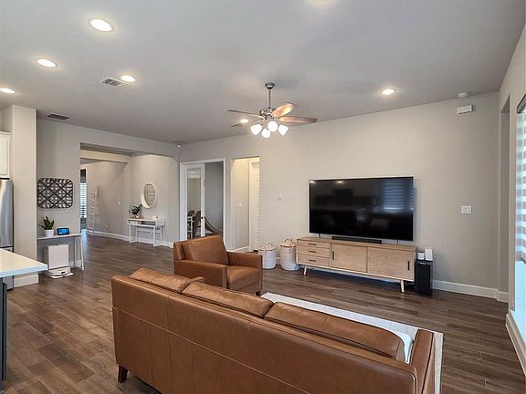 5th image of 29439 Pearwood Dr