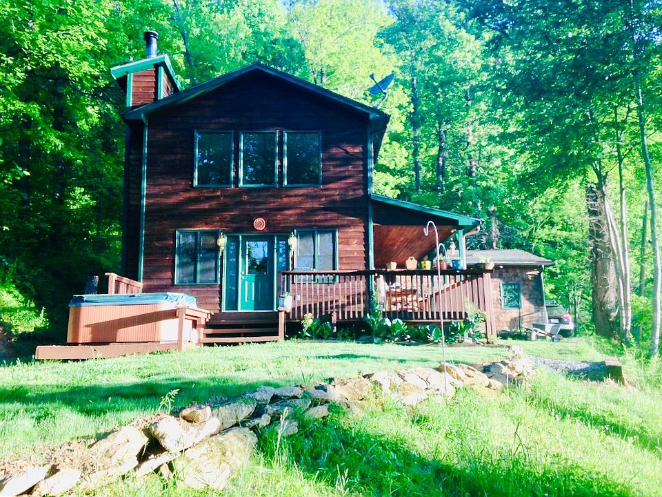 Secluded custom home on 4 ac