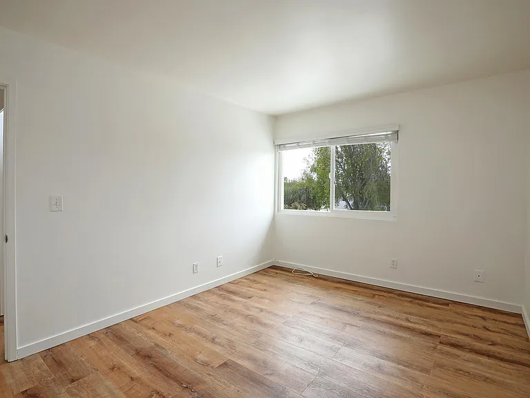 7392 Elmhurst Pl — Photo 16