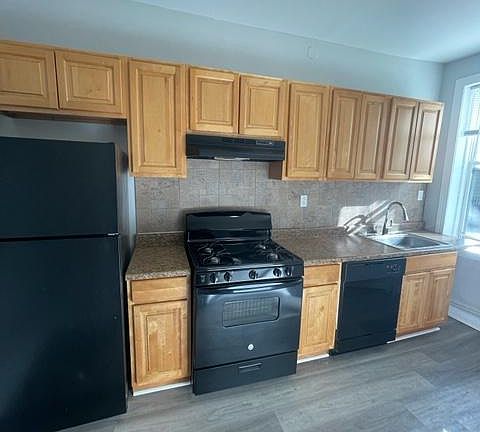3rd image of 19 Kensington Ave