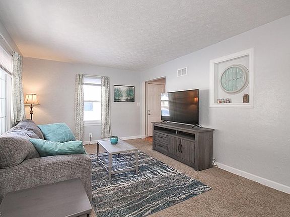4th image of 93 Robinwood Blvd