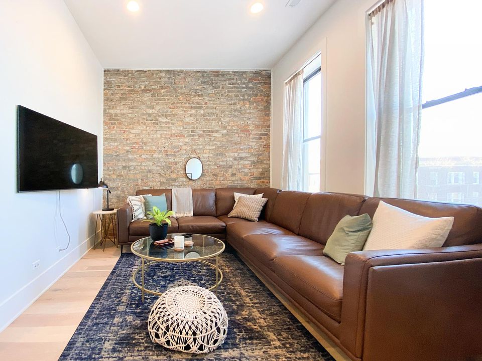 1st image of 3057 W Diversey Ave