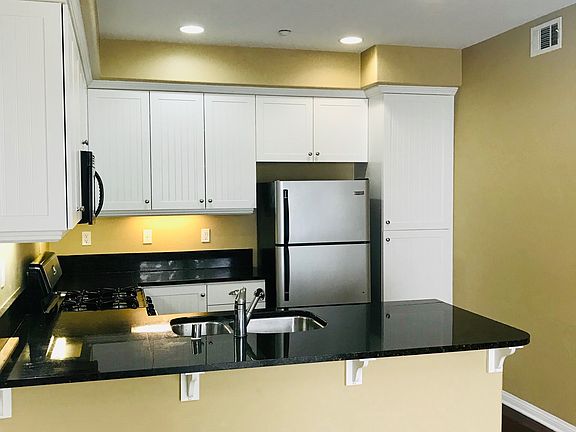 3rd image of 815 Harbor Cliff Way Unit 240