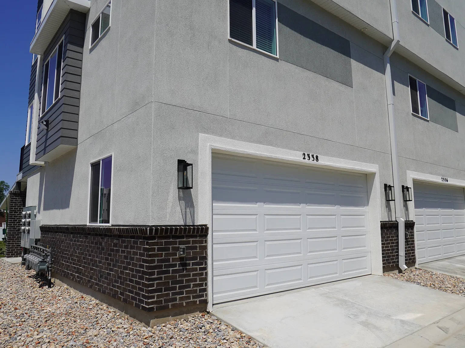 BeautifulTownhome @ 2338 West James Lane — Photo 4