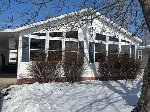 504 Bush Lake Ln, Kimball, MI 48074