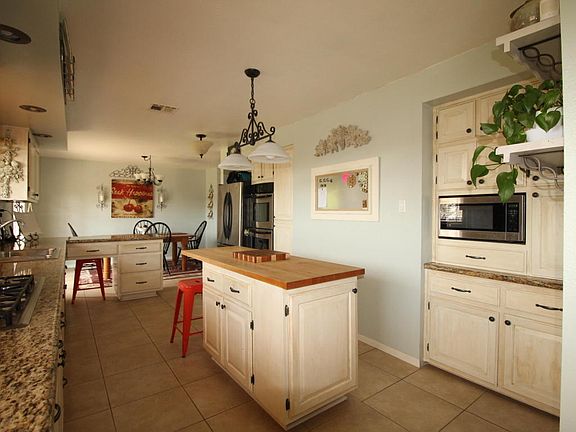3rd image of 8225 E Avenue T8