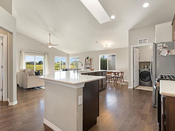 3rd image of 5492 Bristow Rd