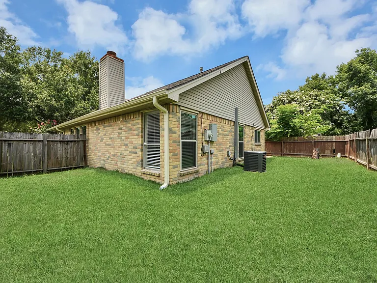 17011 Dusty Mill Dr W — Photo 28