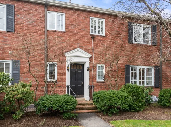 8 Still St, Brookline, MA 02446