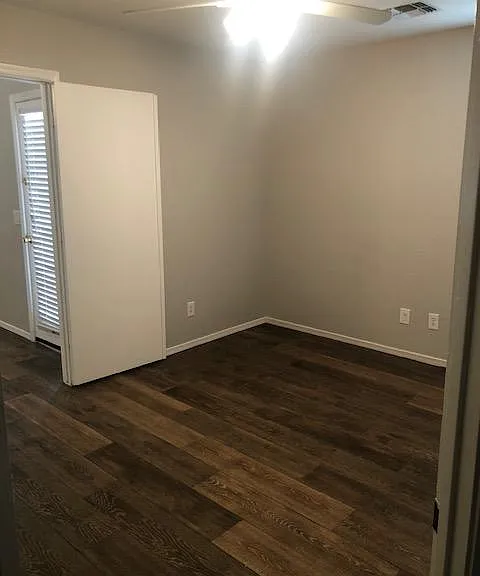 960 E Mountain View Rd — Photo 17