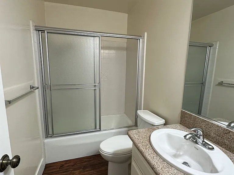 1367 W 8th St #3 — Photo 9