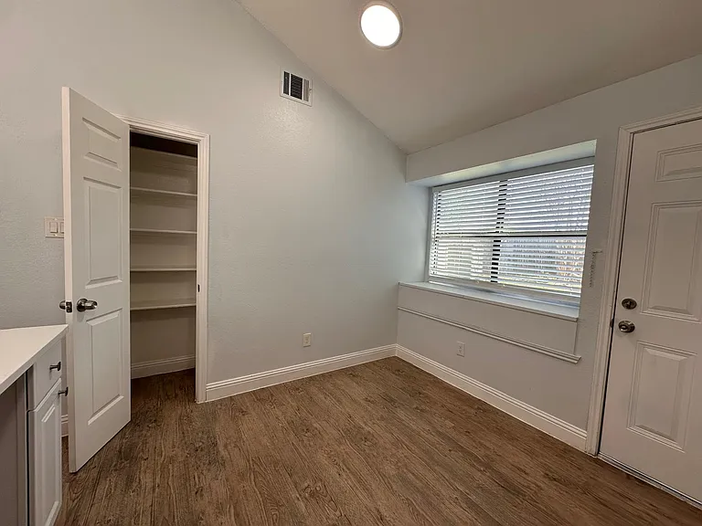 Dalewood Ln — Photo 13