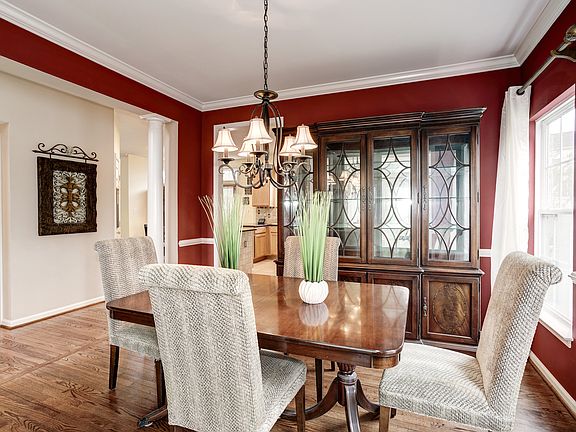 Spacious Dining room