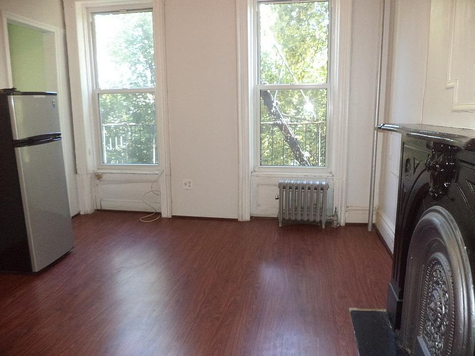 2nd image of 1547 Pacific St APT 2