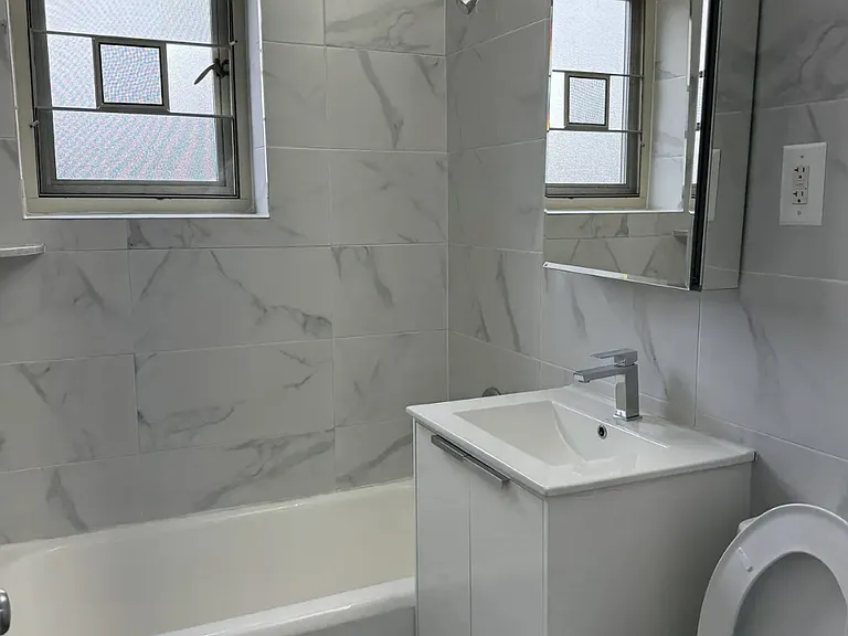 73rd Ave — Photo 5