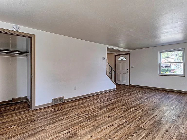 1524 Mansion Pl — Photo 5
