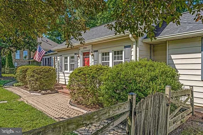 2718 Pioneer Ln — Photo 2