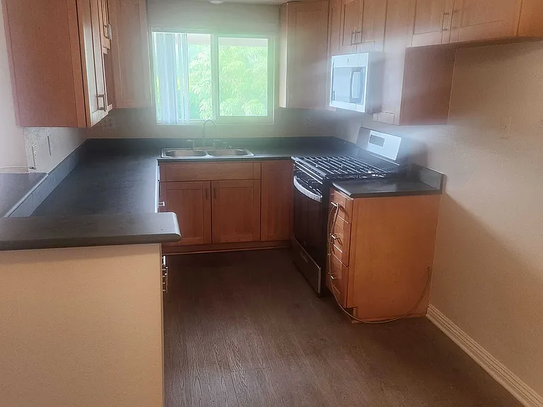 901 N Walnut St #Q — Photo 4