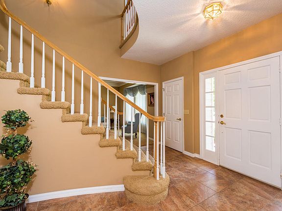 5th image of 412 Black Oak Ln