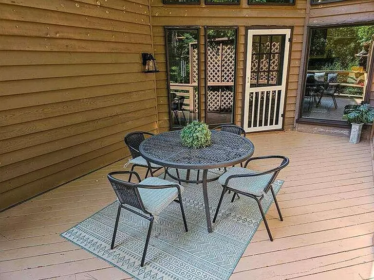 2355 Virginia Pl NE — Photo 18