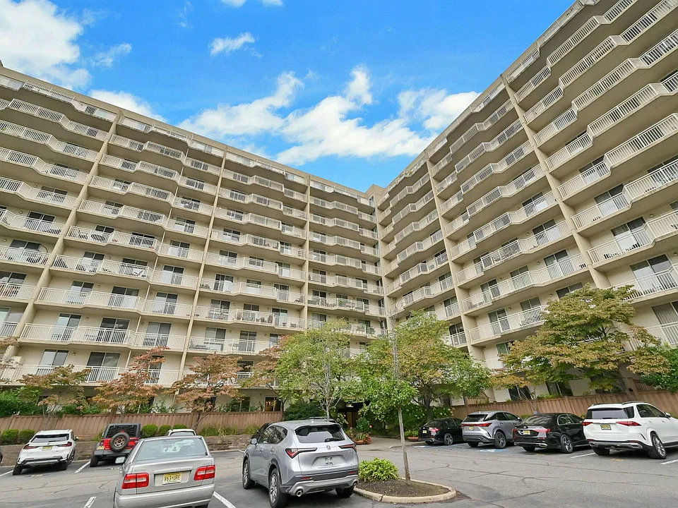 1077 River Rd #1009