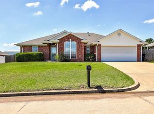 1211 Cambridge Dr, Shawnee, OK 74804