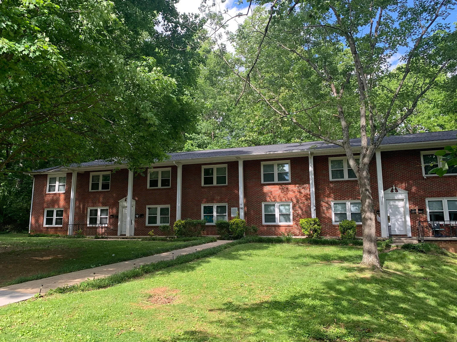 106 Terrace Ct — Photo 1
