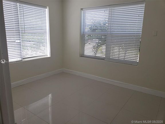5th image of 1501 SE 2nd Ct APT 1